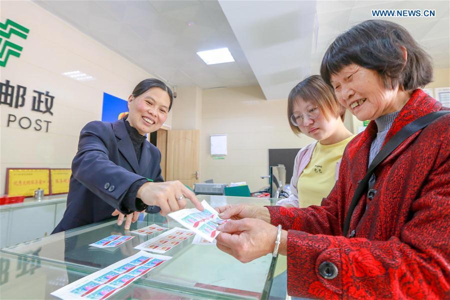 People purchase commemorative stamps for the 100 anniversary of the May 4th Movement at Handan branch office of China Post, in Handan City, north China\'s Hebei Province, May 4, 2019. China Post on Saturday issued a set of two commemorative stamps marking the 100 anniversary of the May Fourth Movement. (Xinhua/Hao Qunying)