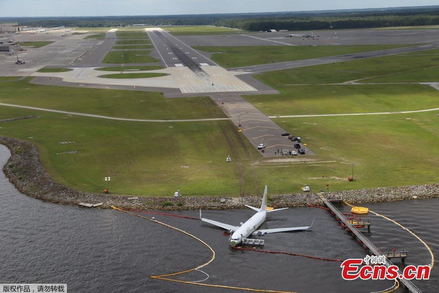 Aerial view of the Miami Air International Boeing 737-800 that overran the runway at NAS Jacksonville and came to rest in the St Johns River in Jacksonville, Florida, U.S., May 4, 2019. (Photo/Agencies)