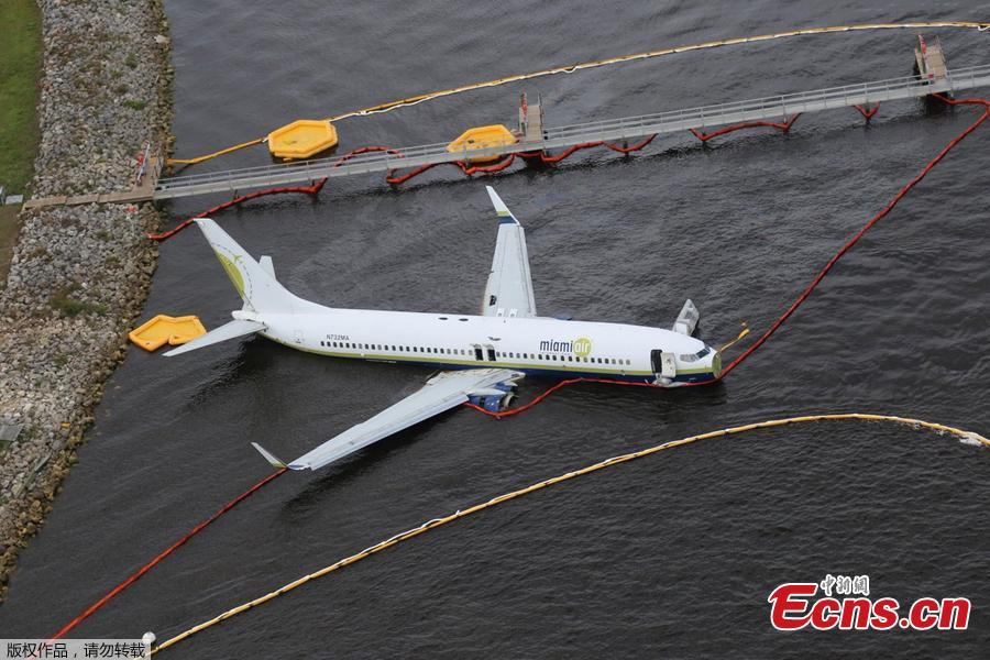 Aerial view of the Miami Air International Boeing 737-800 that overran the runway at NAS Jacksonville and came to rest in the St Johns River in Jacksonville, Florida, U.S., May 4, 2019. (Photo/Agencies)