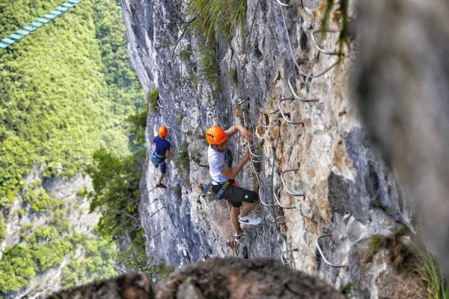 The Cloud Bridge in Yunyang Longgang Scenic Zone in Southwest China\'s Chongqing opened to the public on April 26. (Photos provided to chinadaily.com.cn)