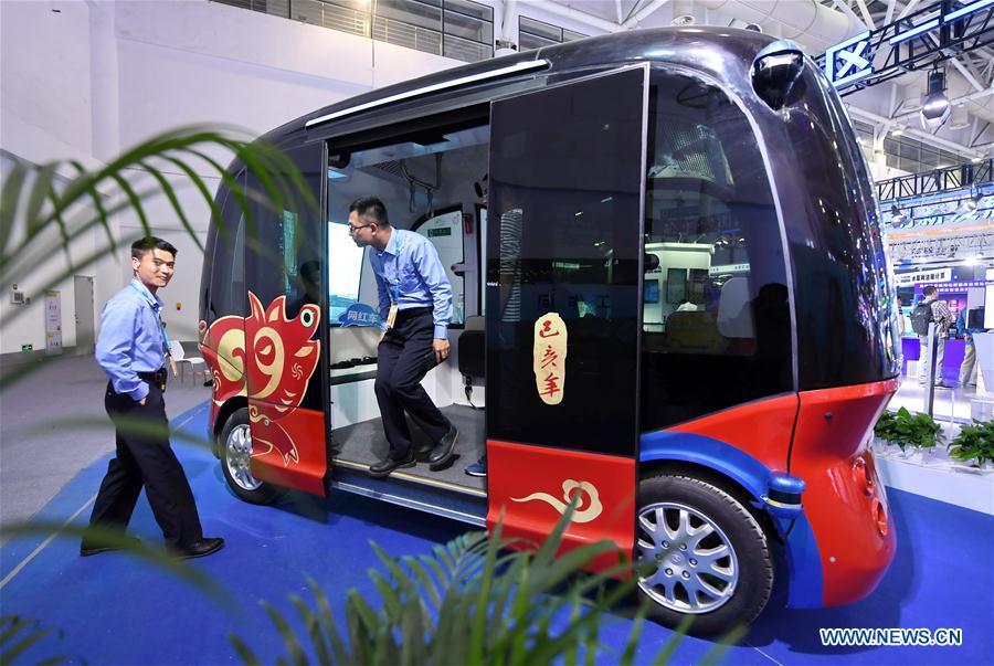 An auto-pilot vehicle is displayed at the 2nd Digital China Exhibition in Fuzhou, southeast China\'s Fujian Province, May 5, 2019. The 2nd Digital China Exhibition runs from May 5 to 9 at the Fuzhou Strait International Conference & Exhibition Center. (Xinhua/Lin Shanchuan)