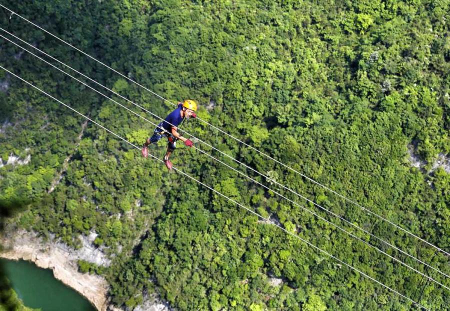 The Cloud Bridge in Yunyang Longgang Scenic Zone in Southwest China\'s Chongqing opened to the public on April 26. (Photos provided to chinadaily.com.cn)