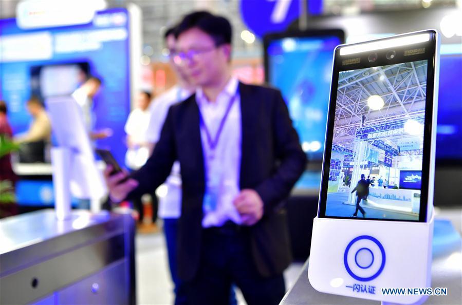An exhibitor shows a face-detection entrance guard system at the 2nd Digital China Exhibition in Fuzhou, southeast China\'s Fujian Province, May 5, 2019. The 2nd Digital China Exhibition runs from May 5 to 9 at the Fuzhou Strait International Conference & Exhibition Center. (Xinhua/Wei Peiquan)