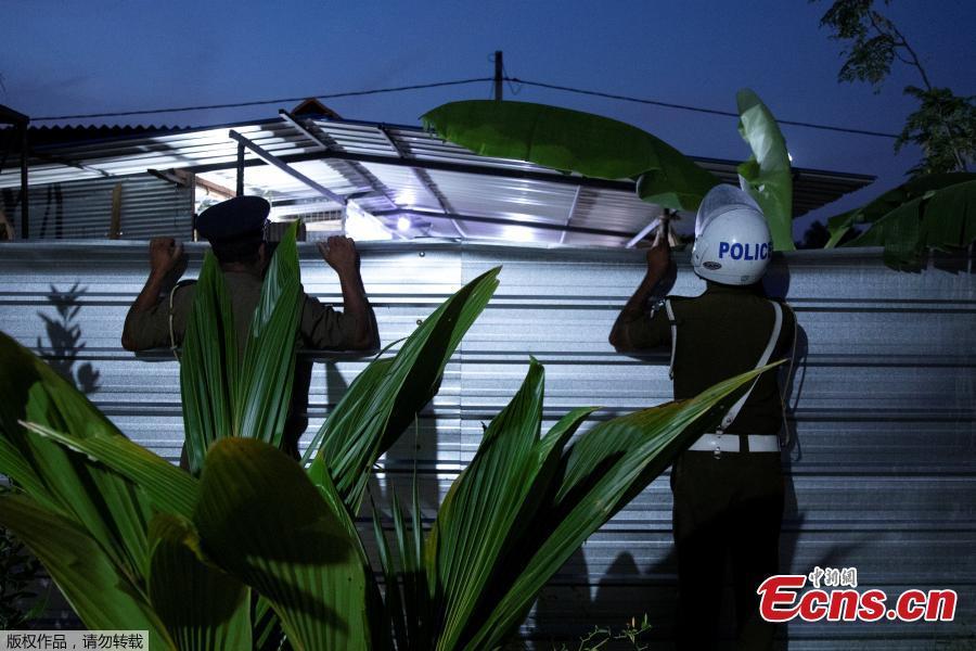 Police officers look over the tin walls of a training camp allegedly linked to Islamist militants, in Kattankudy near Batticaloa, Sri Lanka, May 5, 2019. (Photo/Agencies)