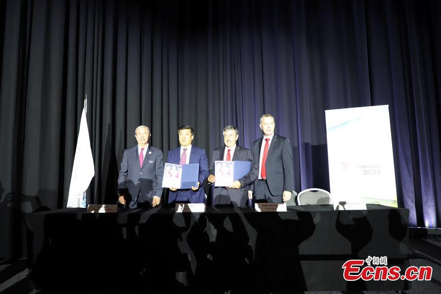 Representatives from Chengdu pose for a group photo at the 2019 International World Games Association (IWGA) Congress in Gold Coast, Australia, May 9, 2019. The southwest Chinese city of Chengdu won the bid to host the 2025 World Games at the congress on Thursday. It is the first time that the Games come to the Chinese mainland. （Photo courtesy of Chengdu Sports Bureau）