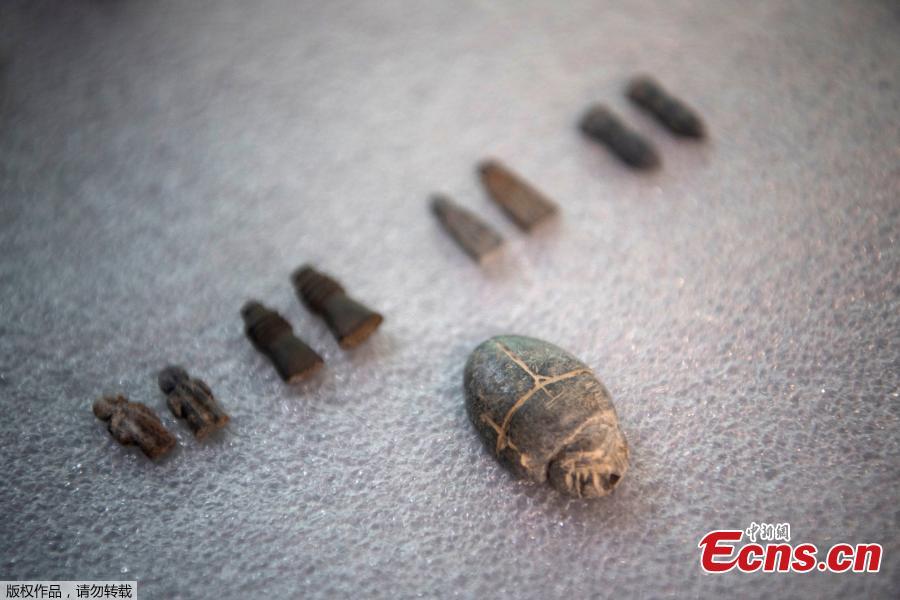 Small amulets of the mummy Amon Sha-Amun-em-Su are presented to the media by the National Museum during a news conference in Rio de Janeiro, Brazil, Tuesday, May 7, 2019. Brazil\'s national museum said Tuesday it has recovered 200 pieces from its 700 pieces Egypt collection, the largest in Latin America, after a devastating fire in September 2018. (Photo/Agencies)