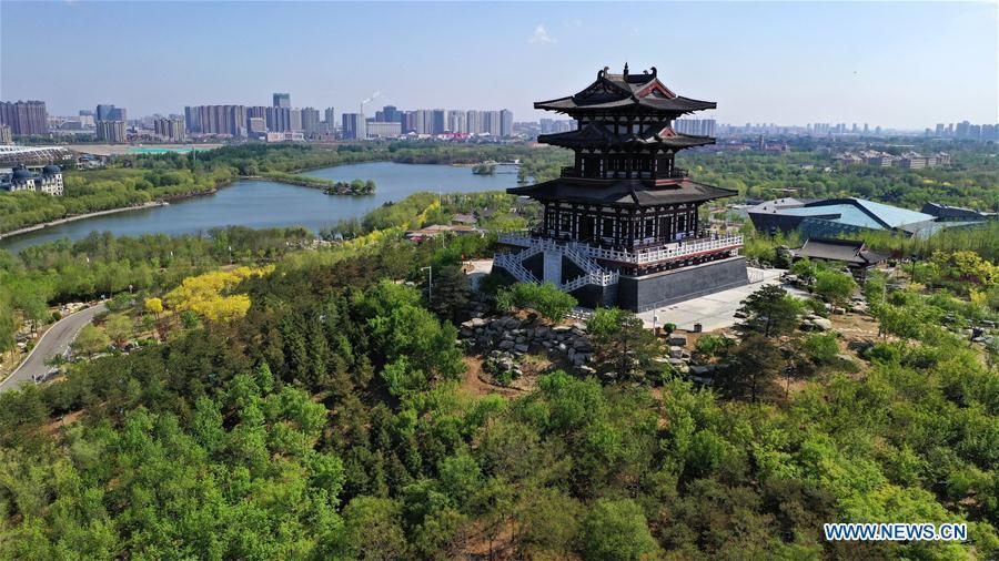Aerial photo taken on April 25, 2019 shows the scenery of the Nanhu Park in Tangshan City, north China\'s Hebei Province. (Xinhua/Yang Shiyao)