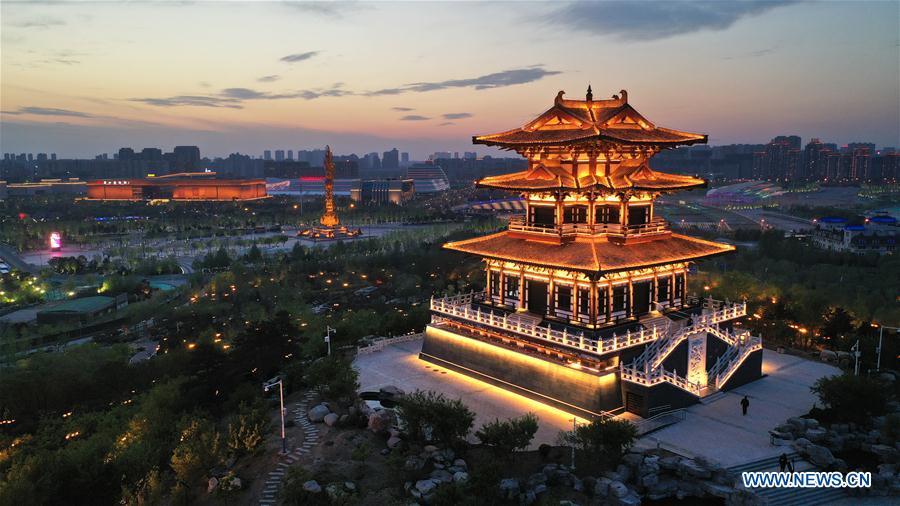 Aerial photo taken on April 25, 2019 shows the night scenery of the Nanhu Park in Tangshan City, north China\'s Hebei Province. (Xinhua/Yang Shiyao)