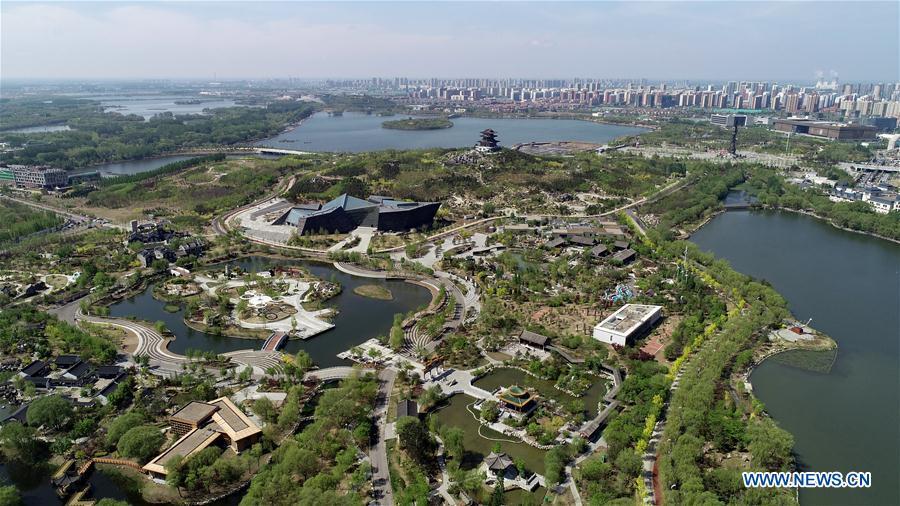 Aerial photo taken on April 25, 2019 shows the scenery of the Nanhu Park in Tangshan City, north China\'s Hebei Province. (Xinhua/Yang Shiyao)