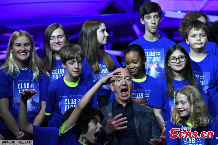 Founder, Chairman, CEO and President of Amazon Jeff Bezos poses with children from \'Club of the Future\' after his space company Blue Origin\'s space exploration lunar lander rocket called Blue Moon was unveiled at an event in Washington, U.S., May 9, 2019. (Photo/Agencies)