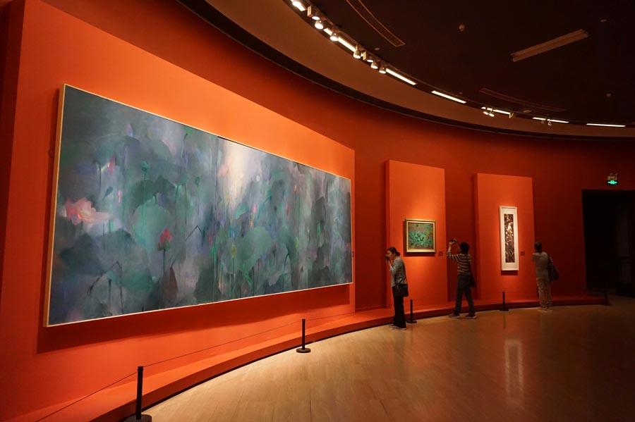 Lotus paintings on display, May 10, 2019. Lotus shares the same pronunciation ( he) as “peace” in Chinese, the works thus implying peace and harmony. (Photo/chinadaily.com.cn)