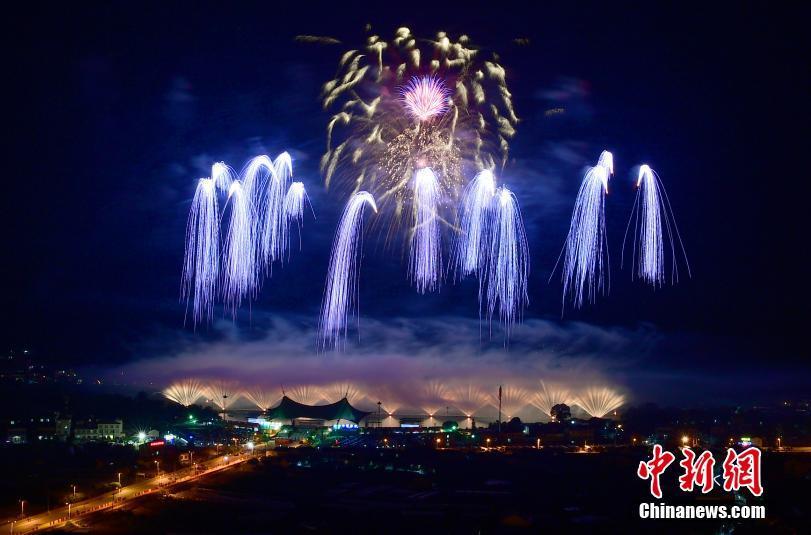 Photo taken on May 11, 2019 shows the opening ceremony of the 14th China (Liuyang) International Fireworks Cultural Festival held in Liuyang City, central China\'s Hunan Province. Liu Yang is well-known for its fireworks industry.  (Photo/China News Service)