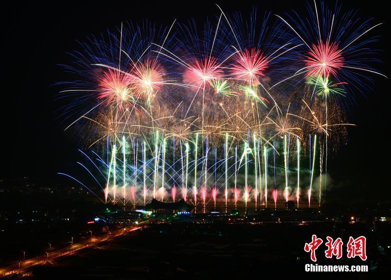 Photo taken on May 11, 2019 shows the opening ceremony of the 14th China (Liuyang) International Fireworks Cultural Festival held in Liuyang City, central China\'s Hunan Province. Liu Yang is well-known for its fireworks industry.  (Photo/China News Service)