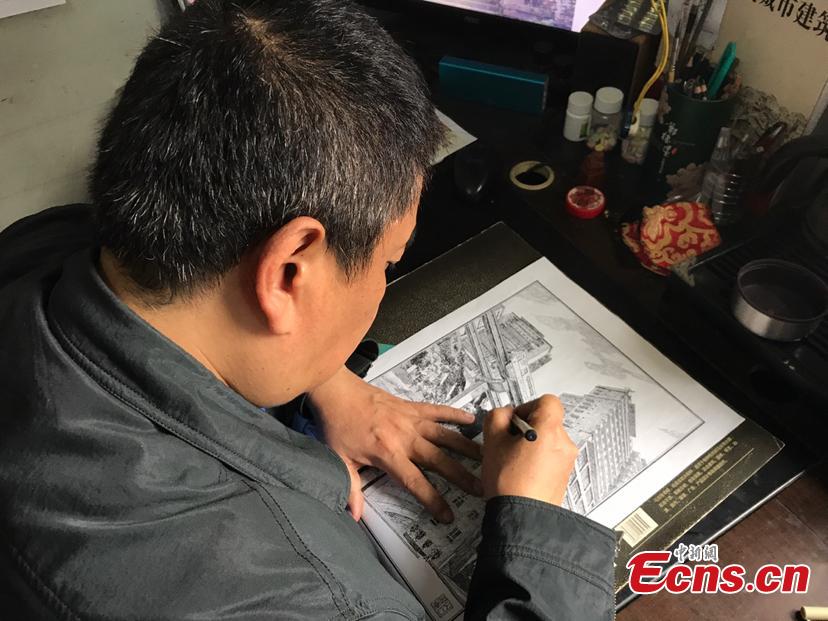 Bai Wei, 52, a guard in a driving school in Southwest China\'s Chongqing Municipality, works on a pen drawing. Bai has created over 20 pen drawings about Chongqing\'s famous tourist attractions during his spare time. Bai said he wants to record Chongqing\'s rapid progress with the pen drawings. (Photo: China News Service/Xiao Jiangchuan)