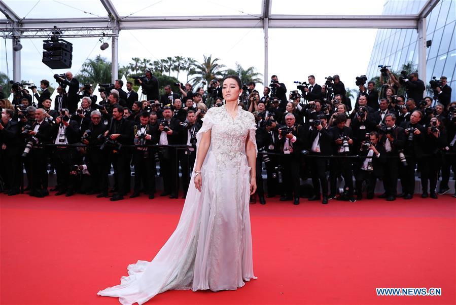 Actress Gong Li arrives on the red carpet for the opening gala during the 72nd Cannes Film Festival at Palais des Festivals in Cannes, France, on May 14, 2019. The 72nd Cannes Film Festival is held here from May 14 to 25. (Xinhua/Gao Jing)