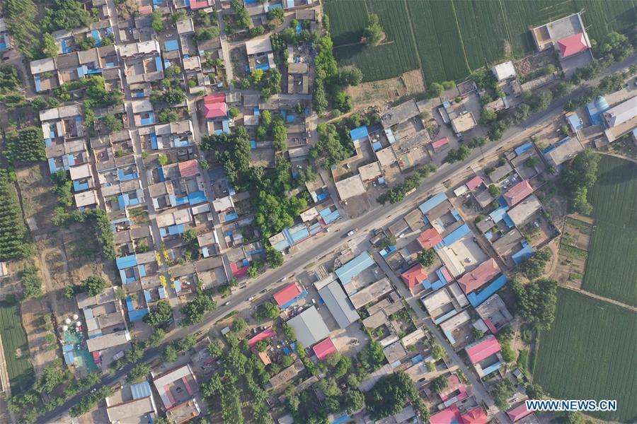 Aerial photo taken on May 14, 2019 shows the view of Gongzhuang Village of Bayu Township, Rongcheng County, Xiongan New Area, north China\'s Hebei Province. Relocation has officially started in Xiongan New Area, a new city in the making about 100 kilometers southwest of Beijing. A large-scale building phase will start this year at Xiongan, authorities said. A 13-sq-km residential area will be built in the east part of Rongcheng County. (Xinhua/Xing Guangli)