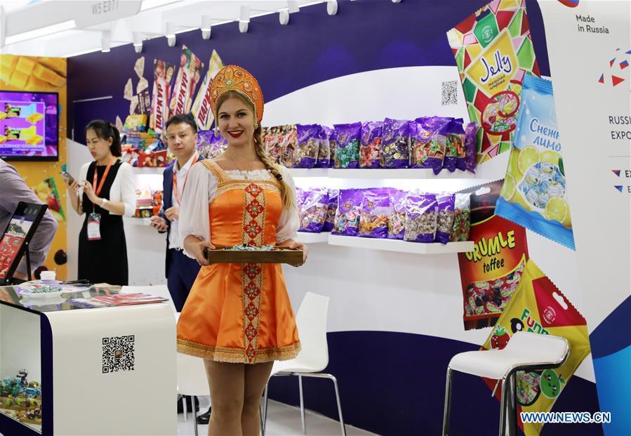 A staff member from a Russian candy exhibitor introduces products during the 20th SIAL China in Shanghai, east China, May 14, 2019. The 20th SIAL China, an international food and beverage exhibition, kicked off at Shanghai New International Expo Center on Tuesday. The exhibition has attracted nearly 4,300 exhibitors from different countries and regions . (Xinhua/Fang Zhe)