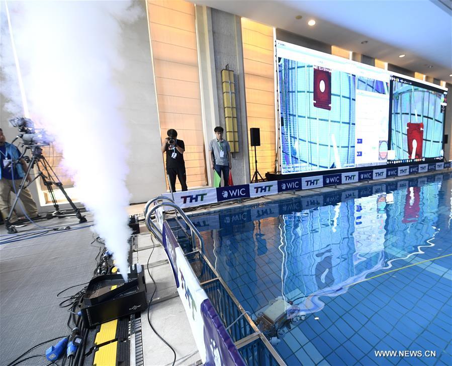 An underwater robot of a joint team of University of Melbourne and University of Sydney dives during the World Intelligence Underwater Robots Challenge held in north China\'s Tianjin, May 15, 2019. The World Intelligence Underwater Robots Challenge opened here on Wednesday, attracting 13 teams from China, the United States, Japan and Australia. The competition, with the theme \