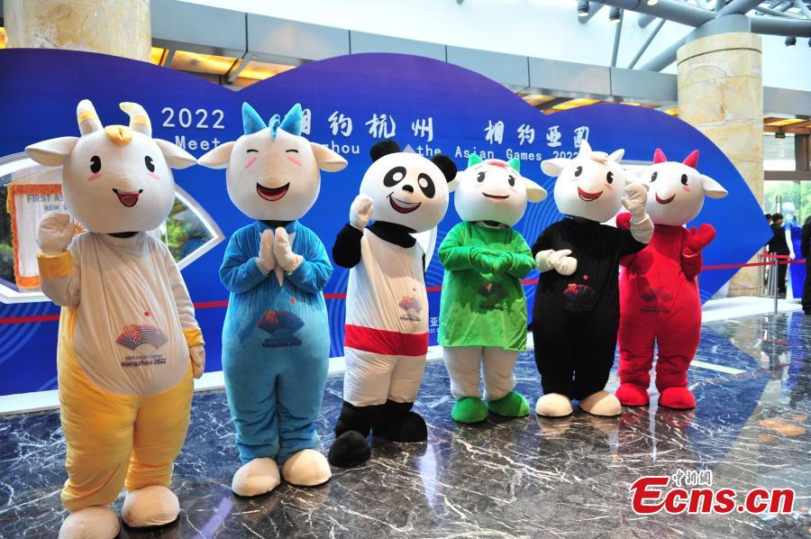 Mascots of the Asian Cuisine Festival - Taste of Hangzhou greet visitors in Hangzhou City, Zhejiang Province, May 15, 2019. Several cities in China have hosted the Asian Cuisine Festival as part of celebrations for the Conference on Dialogue of Asian Civilizations held in Beijing this week. (Photo: China News Service/Zhang Yin)