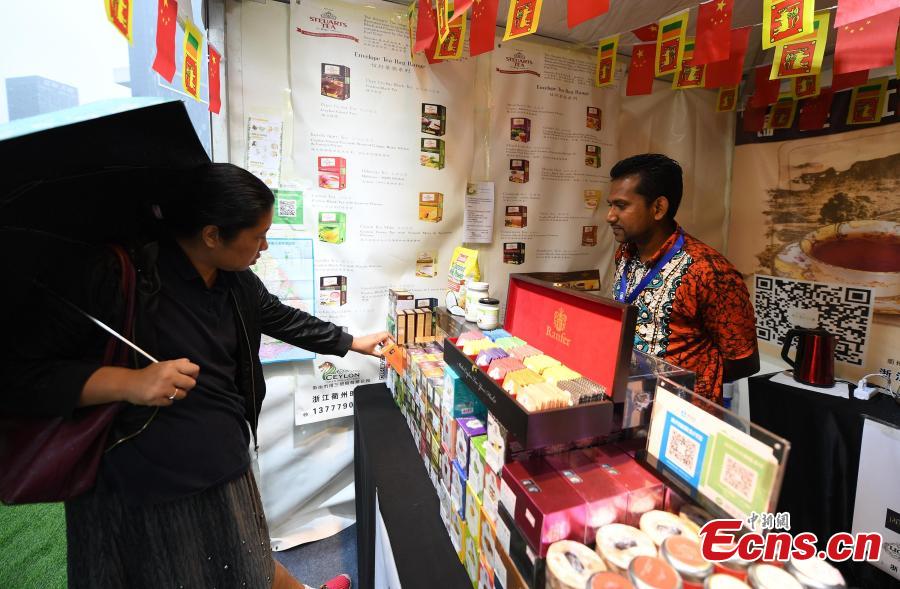 A visitor looks at products from Sri Lanka at the Asian Cuisine Festival - Taste of Hangzhou in Hangzhou City, Zhejiang Province, May 15, 2019. Several cities in China have hosted the Asian Cuisine Festival as part of celebrations for the Conference on Dialogue of Asian Civilizations held in Beijing this week. (Photo: China News Service/Wang Gang)