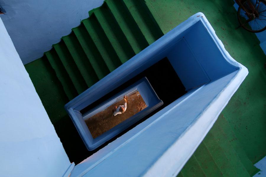 Li Zhenhui, an employee with an interior design company in Guangzhou, has shot photos of more than 400 sets of winding stairs in the city. (Photo by Li Zhenhui/for chinadaily.com.cn)
