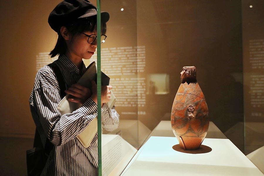 A visitors looks at an artifact shown at exhibition Gateway to the Silk Road. (Photo/China Daily)

Gateway to the Silk Road is an exhibition of artifacts that offers visitors a glimpse into the variety ethnic cultures and of archaeological discoveries made in Gansu province, in Northwest China.

On show are more than 500 objects that trace Gansu\'s history back to the Dadiwan culture of the Neolithic period, around 8,000 years ago, where Archaeologists have found some of the earliest evidence for agricultural production in East Asia.

The exhibition also includes written bamboo sheets, textiles, coins and Buddhist figurines that stand as testament to both Gansu\'s role in ancient trade routes along the Silk Road and the cultural communication between the East and West. The exhibition also helps people to better understand the evolution of China\'s ethnic groups.

The exhibition is set to run at the National Museum of China through July 21.