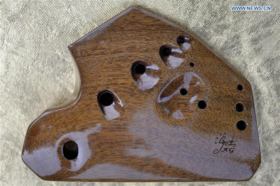 Ocarina, a flute-like instrument, is pictured at a studio in Xingtai, north China\'s Hebei Province, May 14, 2019. Ocarina is a wind musical instrument typically having an enclosed oval body with finger holes and a projecting mouthpiece. It is traditionally made of clay or ceramic, but other materials including wood and horn are used. It is an ancient instrument and can be traced back to many different cultures. (Xinhua/Mu Yu)