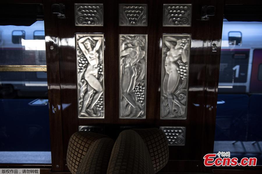 This picture taken on May 13, 2019 shows a glass triptych of naiads dancing created by French glass designer Rene Lalique in a restored carriage of an Orient Express train at Gare de l\'Est train station in Paris. (Photo/Agencies)