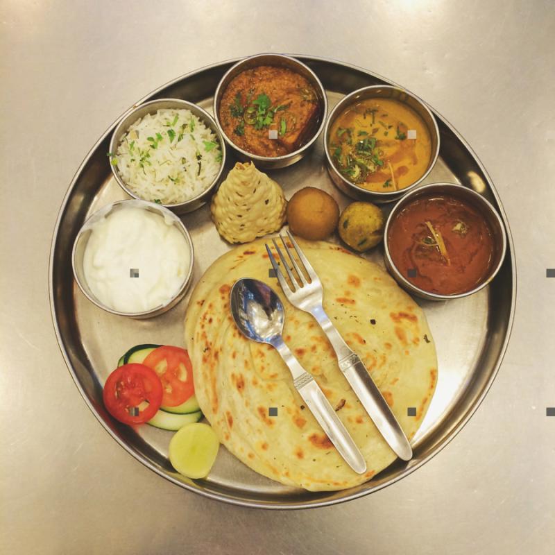 The thali set meal from India. (Photo provided to China Daily)
The organizers selected their candidate photos and the visual delicacies are currently on show in Hangzhou, capital of East China\'s Zhejiang province, showcasing the best of Asian cuisine among foodies.

The whole photo gala is composed of nine parts, including pictures of traditional Hangzhou-cuisine restaurants, an introduction to the Qiantang River and its fishing culture, and the Taste of Asia photo exhibition.

One photo, for example, shows 43-year-old Hangzhou local, Wang Pinghua, riding a motorcycle while balancing a watermelon on his head. A greengrocer, Wang has been practicing carrying the fruit on his head since he was 13 years old, like people in Africa and Southeast Asia do. This was a unique stunt he performed to lure customers.