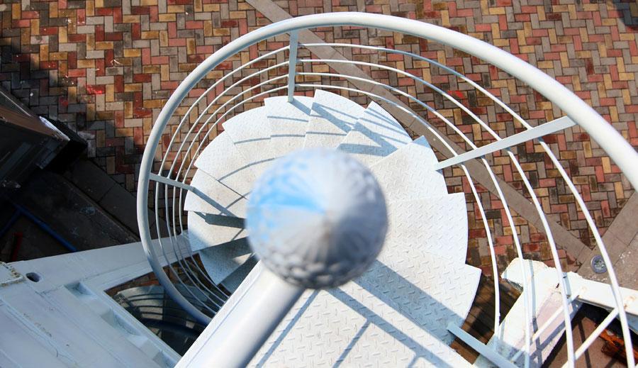 Li Zhenhui, an employee with an interior design company in Guangzhou, has shot photos of more than 400 sets of winding stairs in the city. (Photo by Li Zhenhui/for chinadaily.com.cn)
