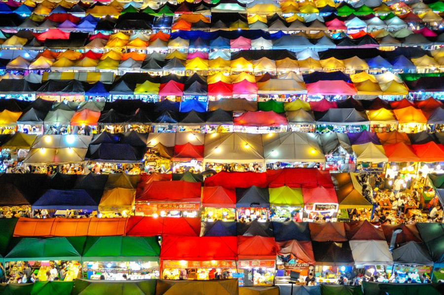 Train Night Market Ratchada－a famous food fair in Bangkok, Thailand.  (Photo provided to China Daily)

Asian cuisine is flavor of the month.

Good wine sells itself, and good photos, too. For foodies in Asia, especially in countries such as China, Japan and South Korea, they seem to enjoy the same habit: Taking a bunch of pictures of their food with their phones and posting them on social media, such as WeChat Moments, so their friends can also enjoy a feast for the eyes.

In some cases, an appetizing photo seems more important than the food itself.

A photo exhibition titled Taste of Asia, featuring Asian dishes shot by tourists and photography fans around the world, received over 3,000 entries within a month of the opening date for submissions on March 19.