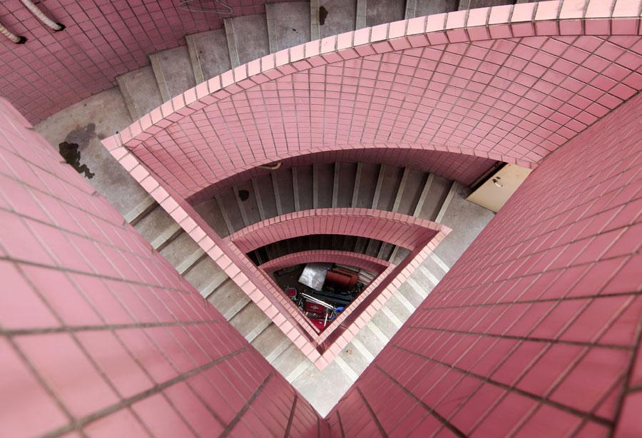 Li Zhenhui, an employee with an interior design company in Guangzhou, has shot photos of more than 400 sets of winding stairs in the city. (Photo by Li Zhenhui/for chinadaily.com.cn)