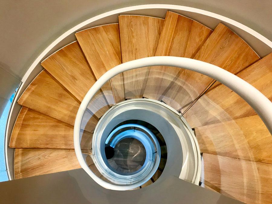Li Zhenhui, an employee with an interior design company in Guangzhou, has shot photos of more than 400 sets of winding stairs in the city. (Photo by Li Zhenhui/for chinadaily.com.cn)