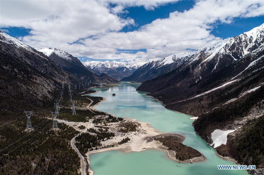 Aerial photo taken on May 18, 2019 shows scenery of the Ra\'og Lake in Qamdo, southwest China\'s Tibet Autonomous Region. (Xinhua/Li Xin)