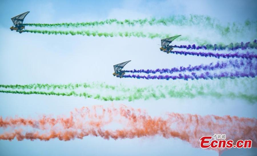The 2019 World Fly-in Expo (WFE) featuring 560 aircrafts opened on May 18, 2019 in Wuhan, capital of central China\'s Hubei Province. The WFE, which runs until Wednesday, is hosted by the World Air Sports Federation. The Expo features aerial flight performance, aerial sports events, static exhibition and conference forum.The four-day event has attracted 560 aircrafts, with about 100 taking part in the exhibition, according to the organizers.(Photo: China News Service/Zhao Guangliang)