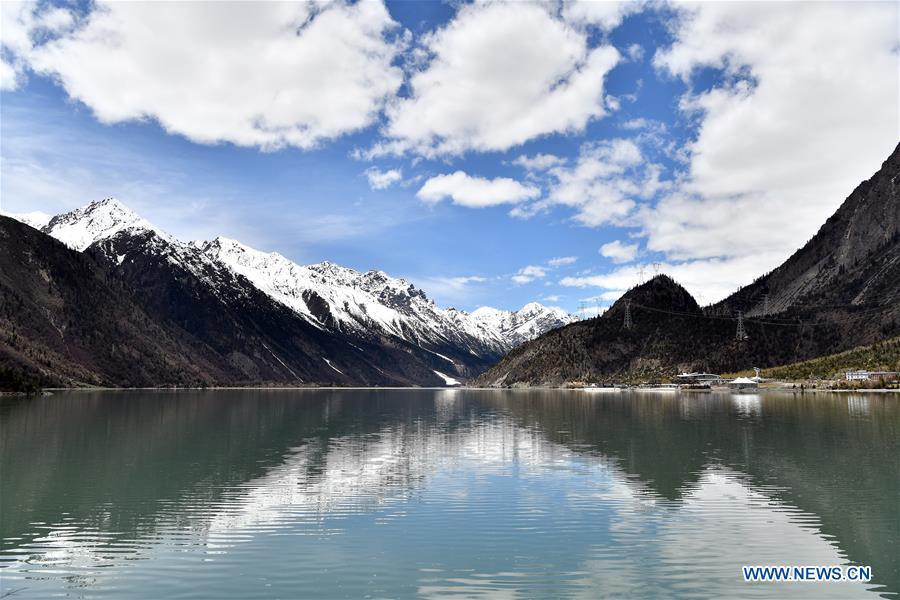 Photo taken on May 18, 2019 shows scenery of the Ra\'og Lake in Qamdo, southwest China\'s Tibet Autonomous Region. (Xinhua/Li Xin)