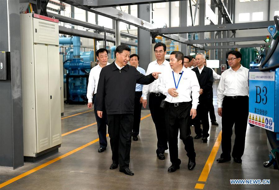 Chinese President Xi Jinping, also general secretary of the Communist Party of China Central Committee and chairman of the Central Military Commission, learns about the production process and operation of the JL MAG Rare-Earth Co. Ltd. as well as the development of the rare earth industry in the city of Ganzhou in east China\'s Jiangxi Province on May 20, 2019. Xi Jinping visited Jiangxi Province Monday on an inspection tour. (Xinhua/Xie Huanchi)