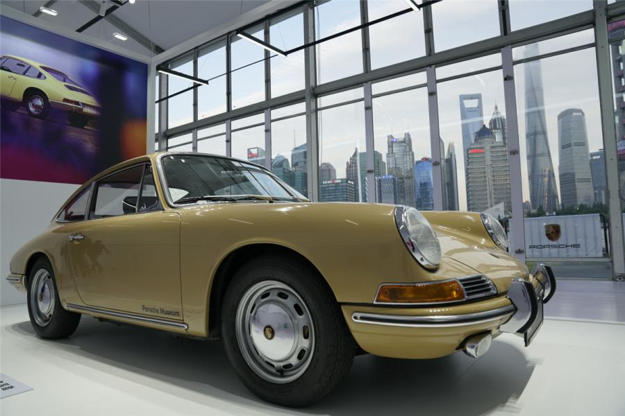 Shanghai Super Classic, the first automobile culture and art crossover show in Asia, opened at the Shanghai Port International Passenger Terminal at the Northern Bund on May 20, showcasing 28 classic cars with a combined value of over $30 million. (Photo/chinadaily.com.cn)

Shanghai Super Classic, the first automobile culture and art crossover show in Asia, opened at the Shanghai Port International Passenger Terminal at the Northern Bund on May 20, showcasing 28 classic cars with a combined value of over $30 million.
