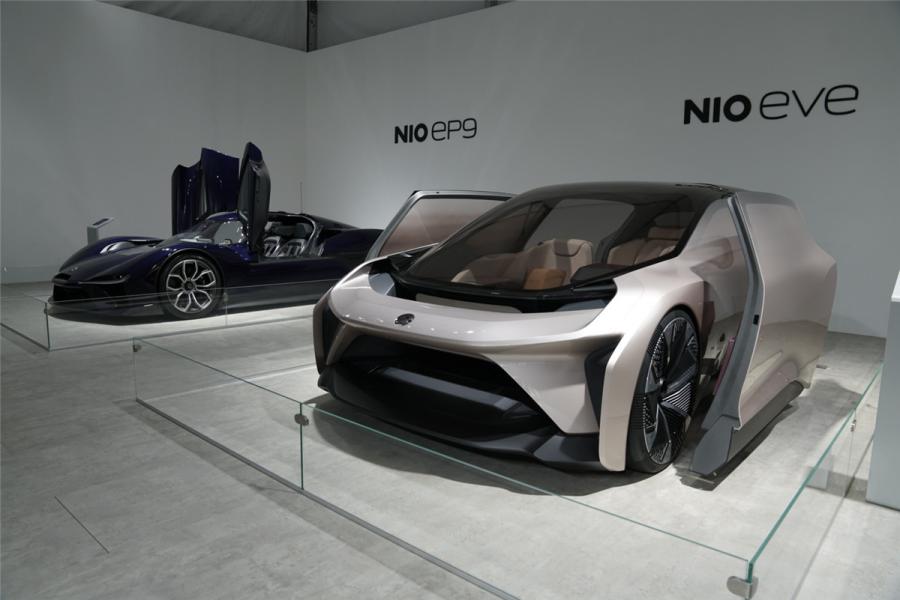 The showcase allows visitors to appreciate the beauty of classic cars from multiple perspectives and explore the diversified development of art, fashion, technology and lifestyle. (Photo/chinadaily.com.cn)