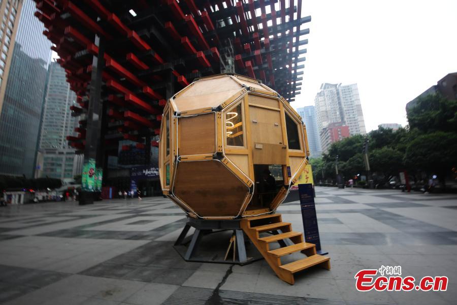A reading room, free for public use, resembles a space capsule on a street in Yuzhong District, Chongqing, May 27, 2019. More than 50 books are on display in the reading space, which is large enough to accommodate 10 people at one time. (Photo: China News Service/Chen Chao)