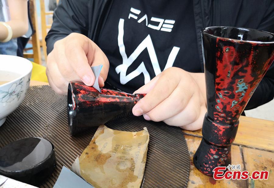 Students and teachers use traditional methods to make lacquerware at the Lanzhou Polytechnic College in Lanzhou City, Northwest China’s Gansu Province. The process of decorating a cup with layers of lacquer usually takes 20 days. Lacquerware refers to a variety of traditional crafts that have lacquer as their surface layer, sometimes with the addition of gold or silver sheets, eggshell, or other materials. (Photo: China News Service/Liu Yutao)