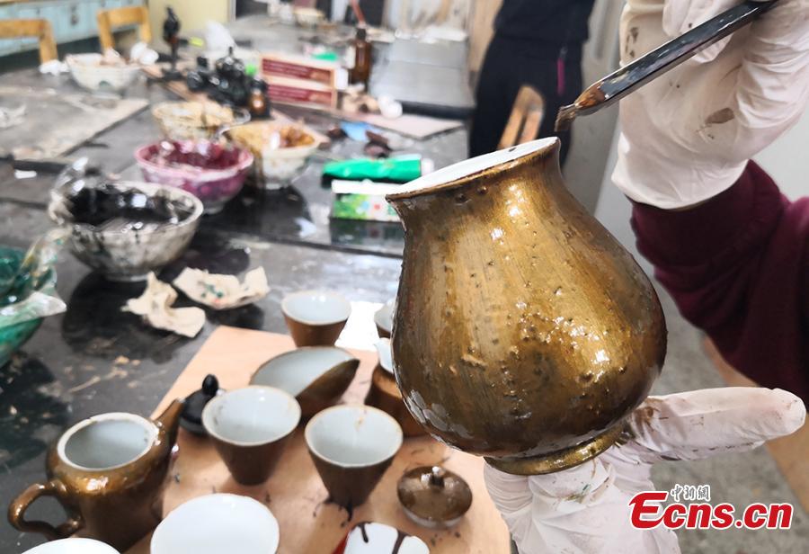 Students and teachers use traditional methods to make lacquerware at the Lanzhou Polytechnic College in Lanzhou City, Northwest China’s Gansu Province. The process of decorating a cup with layers of lacquer usually takes 20 days. Lacquerware refers to a variety of traditional crafts that have lacquer as their surface layer, sometimes with the addition of gold or silver sheets, eggshell, or other materials. (Photo: China News Service/Liu Yutao)
