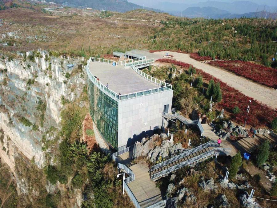 The Limestone Galleay perches on the side of the cliff, overlooking the incredible scenery of the valley.  (Photo by Liu Chaofu/for chinadaily.com.cn)