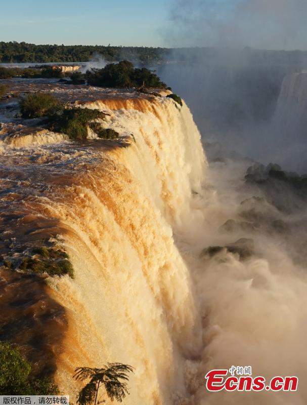 Picture of the Iguacu falls -considered as one of the largest waterfalls in the world- as seen from the Brazilian side on the border with Argentina, near Foz do Iguacu, on June 4, 2019. The quantity of water falling from the Iguacu falls at the border between Argentina and Brazil has doubled these last few days following heavy rains in the region. While the average flow rate of the falls is usually 1,5 million liters of water per second, the currently rate is at 3 million. (Photo/Agencies)