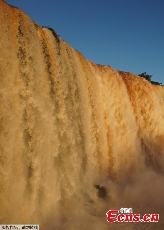 Picture of the Iguacu falls -considered as one of the largest waterfalls in the world- as seen from the Brazilian side on the border with Argentina, near Foz do Iguacu, on June 4, 2019. The quantity of water falling from the Iguacu falls at the border between Argentina and Brazil has doubled these last few days following heavy rains in the region. While the average flow rate of the falls is usually 1,5 million liters of water per second, the currently rate is at 3 million. (Photo/Agencies)