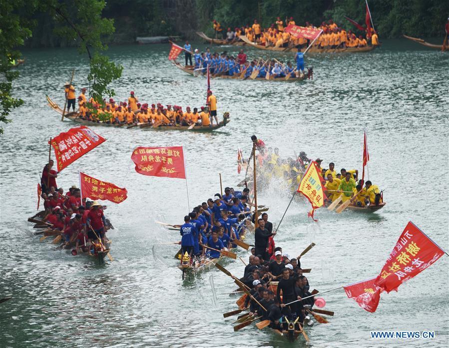 People participate in a dragon boat race in Jinjiang River in Tongren City, southwest China\'s Guizhou Province, June 5, 2019. A dragon boat championship was held in Tongren on Wednesday to celebrate the upcoming Dragon Boat Festival, which falls on June 7 this year. (Xinhua/Long Yuanbin)