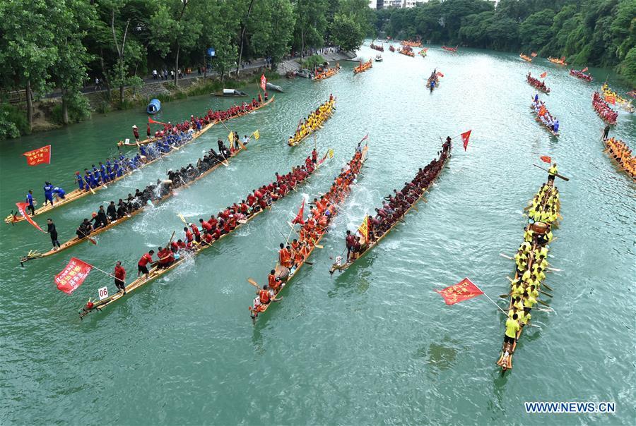 People participate in a dragon boat race in Jinjiang River in Tongren City, southwest China\'s Guizhou Province, June 5, 2019. A dragon boat championship was held in Tongren on Wednesday to celebrate the upcoming Dragon Boat Festival, which falls on June 7 this year. (Xinhua/Long Yuanbin)