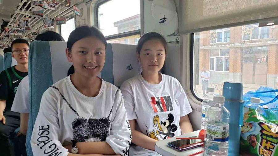 Two students set off to Alihe for the national college entrance examination, known as the gaokao, on Wednesday. (Photo provided to chinadaily.com.cn)