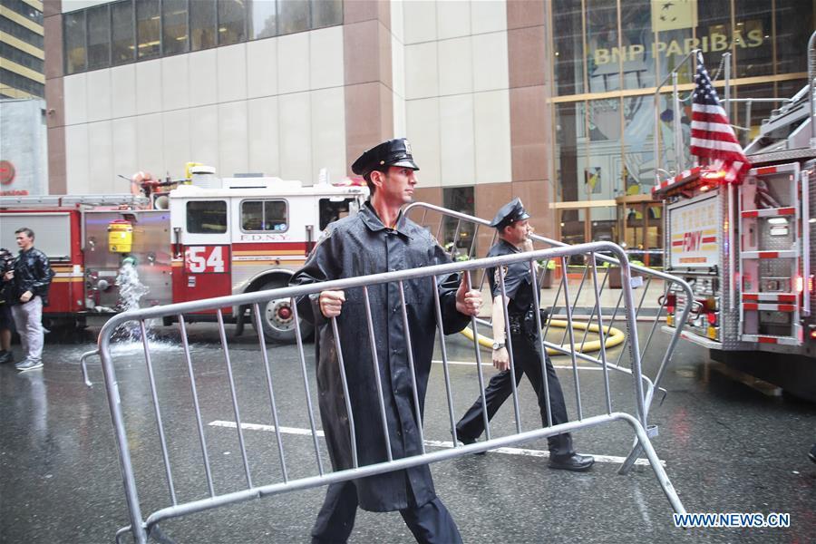 Police officers set up fences near the building where a helicopter crashed in Manhattan, New York, the United States, June 10, 2019. One person was killed after a helicopter crashed onto the roof of a skyscraper in Midtown Manhattan of New York City Monday afternoon, according to media reports. (Xinhua/Wang Ying)