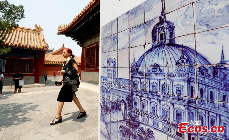 An exhibition titled ‘The Land of the Glazed Cities: 500 Years of Azulejo in Portugal’ opens in the Palace of Eternal Longevity (Yongshou gong) at the Palace Museum in Beijing, June 11, 2019. As the first exhibition jointly organized by the Palace Museum and the Museu Nacional do Azulejo, it showcases more than 50 of the most exquisite works of Portuguese azulejo (a form of painted tilework) from the sixteenth to twenty-first centuries. Since each work comprises many individual tiles, the total number of tiles to be displayed is approximately 5,000. (Photo: China News Service/Du Yang)